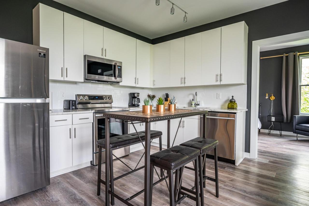 Downtown New-built Roof-top Balcony View 525pkwy Holiday home *