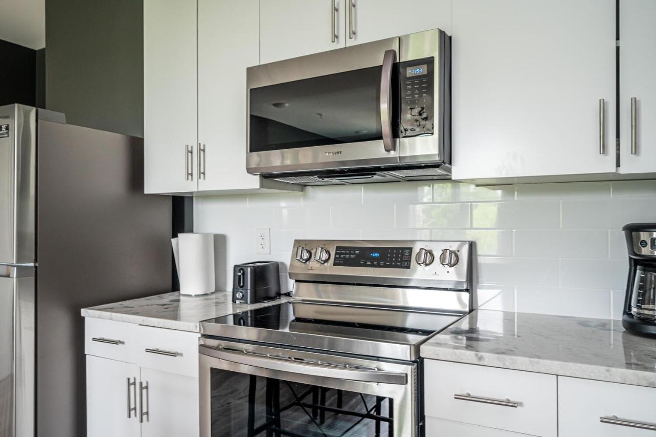 Downtown New-built Roof-top Balcony View 525pkwy Holiday home *